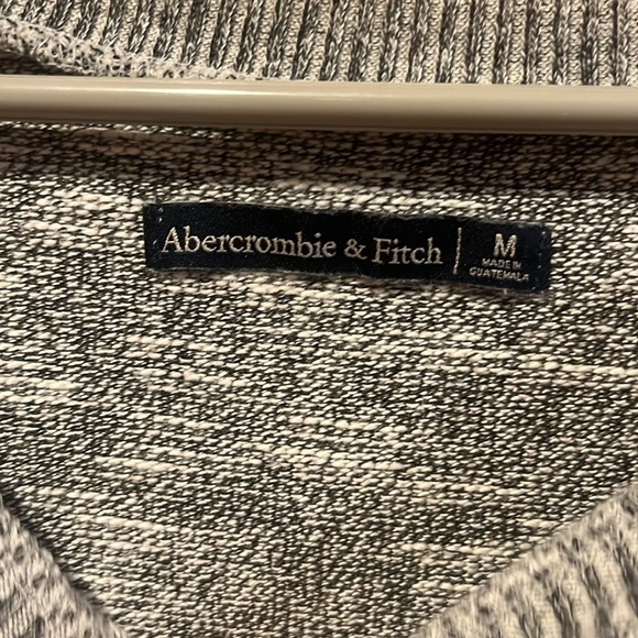 Abercrombie & fitch women’s sweater size medium. - Picture 2 of 7